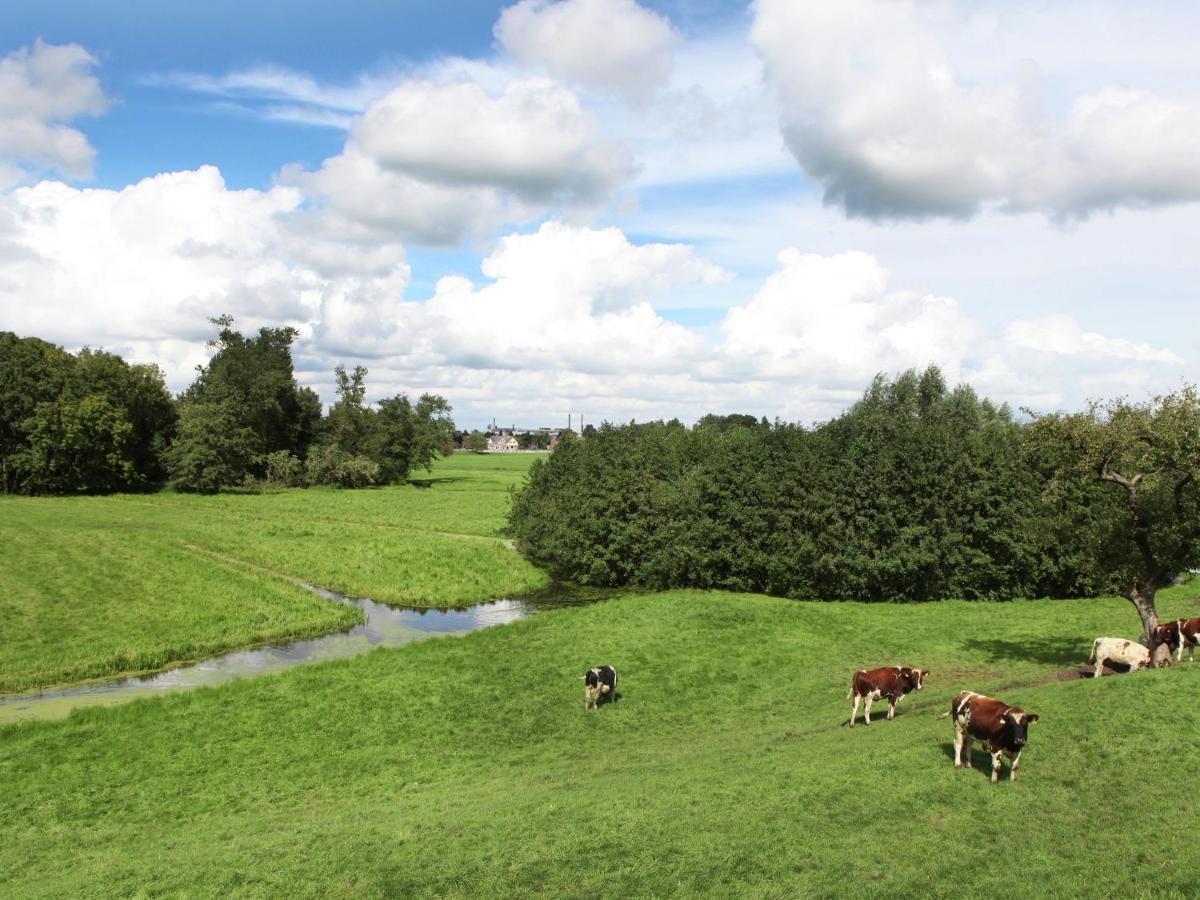 Quaint Farmhouse Near River In Oosterwijk Leerdam Eksteriør bilde