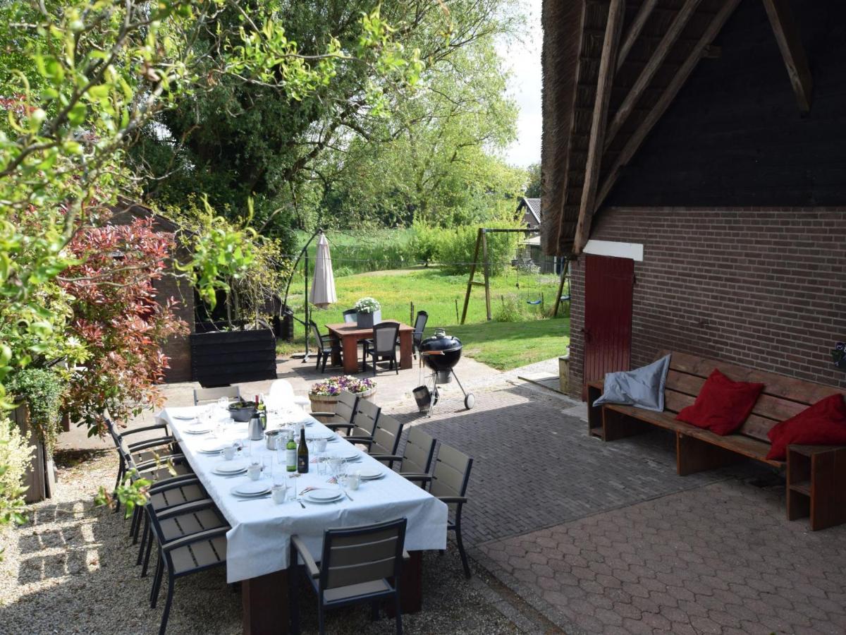 Quaint Farmhouse Near River In Oosterwijk Leerdam Eksteriør bilde