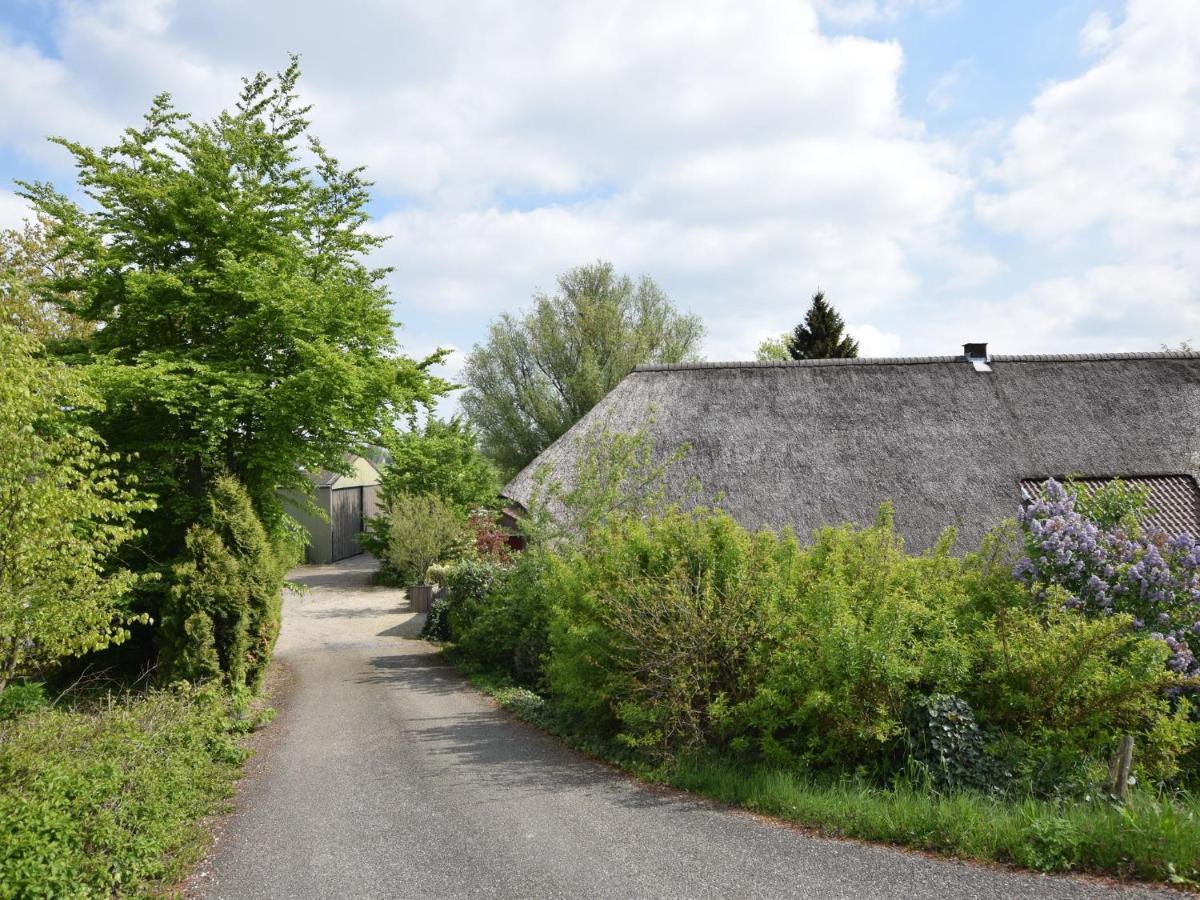 Quaint Farmhouse Near River In Oosterwijk Leerdam Eksteriør bilde