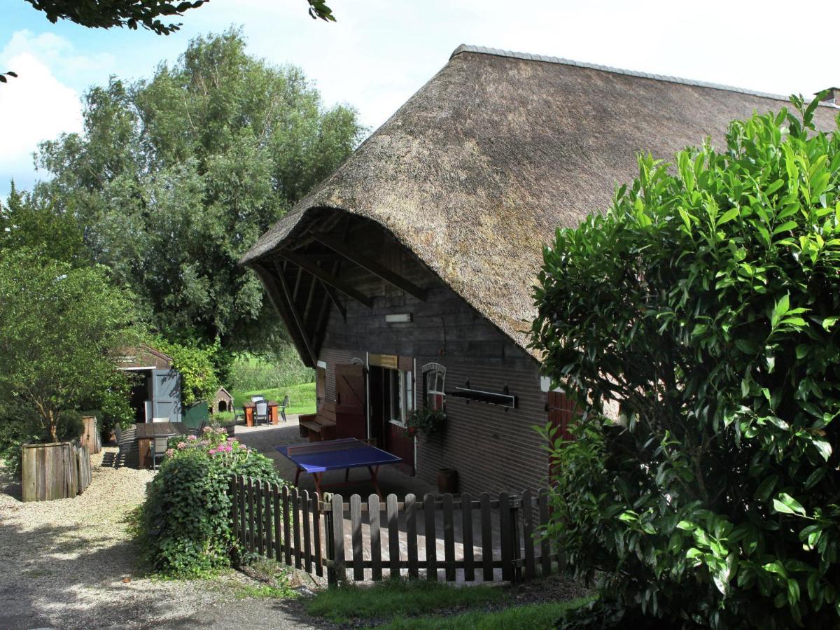 Quaint Farmhouse Near River In Oosterwijk Leerdam Eksteriør bilde